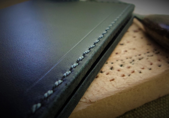 Чим обробляти краї шкіри, щоб виріб виглядав професійно