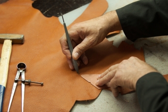 Как правильно резать кожу, чтобы не испортить дорогой материал