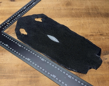 Скат 35х14 см черный не шлифованный с глазком