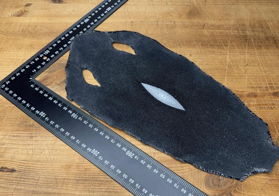 Скат 33х17 см чорний не шліфований з оком