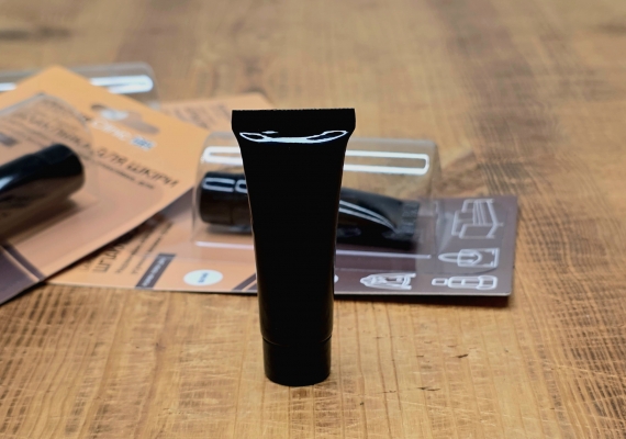 Шпаклевка эластичная для кожи Furniture Clinic FLEXIFIL 15 мл белая