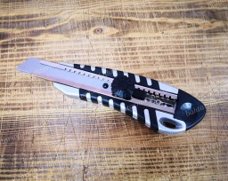 Канцелярский нож для резки кожи, пластиковый, Германия