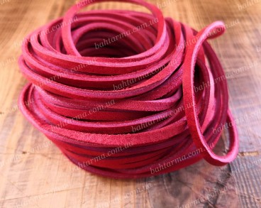 Кожаный шнур 3.5х3 мм красный